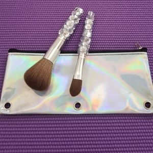Brush set with pouch